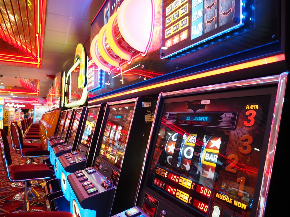 Different Styles – Online vs. Traditional Slots